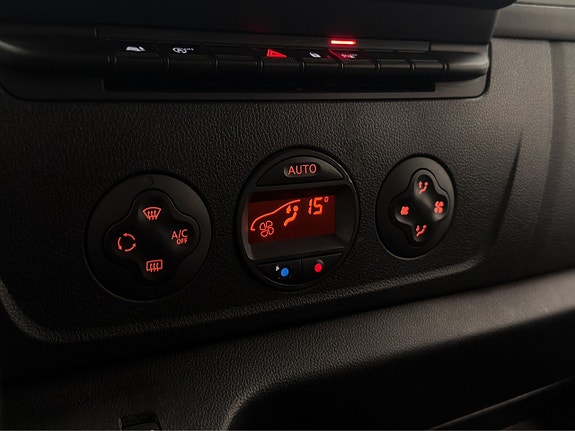 Nissan NV400 24 of 30