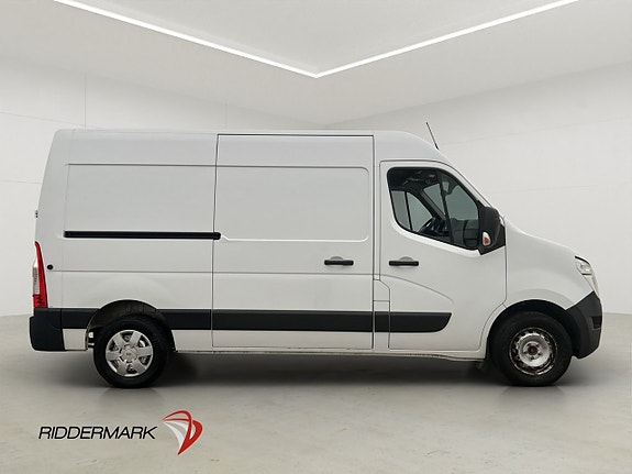 Nissan NV400 2 of 5
