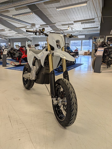 Stark Stark Varg SM super motard 80 hk - *Demokampanj och FRI hemleverans! *1,95% ränta* 2 of 2