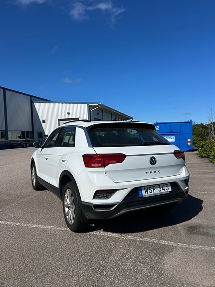 Volkswagen T-Roc 3 of 5
