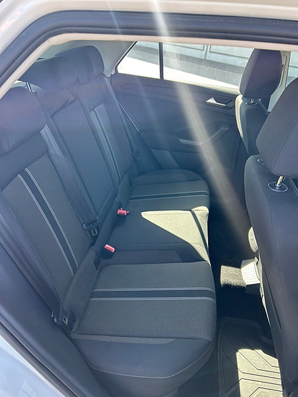 Volkswagen T-Roc 4 of 5