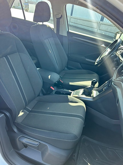 Volkswagen T-Roc 5 of 5