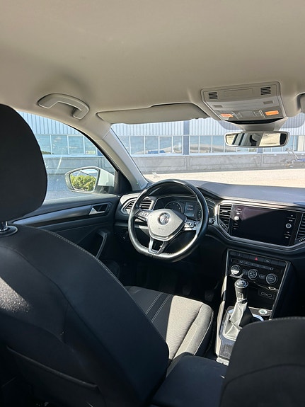 Volkswagen T-Roc 6 of 6