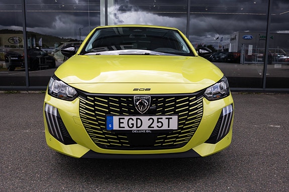Peugeot 208 2 of 5
