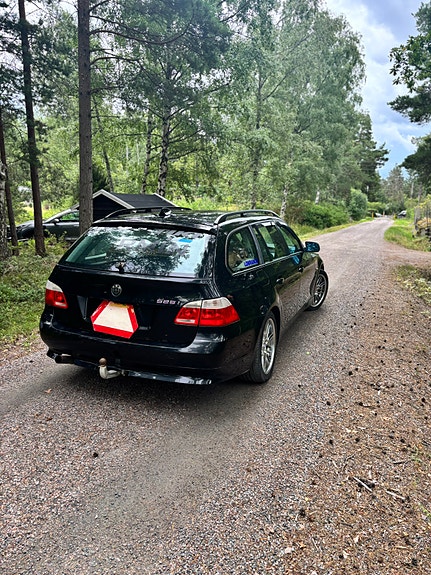 BMW 525i 3 of 6