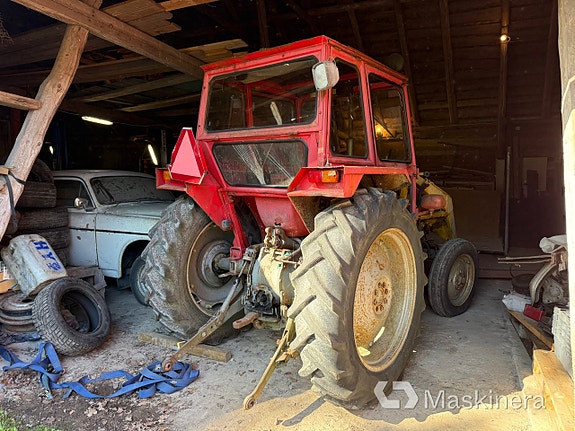 Traktor Massey Ferguson 135 + Tillbehör 4 of 27