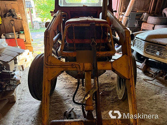 Traktor Massey Ferguson 135 + Tillbehör 24 of 27