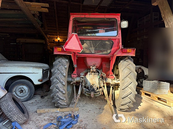 Traktor Massey Ferguson 135 + Tillbehör 5 of 27