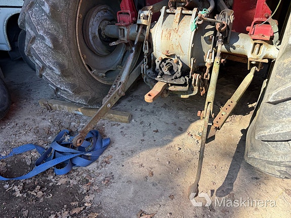Traktor Massey Ferguson 135 + Tillbehör 8 of 27
