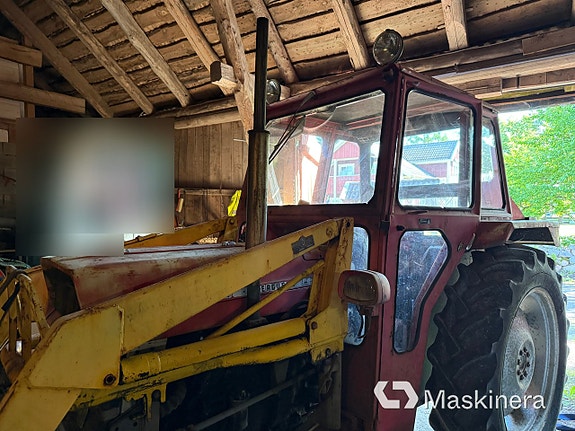 Traktor Massey Ferguson 135 + Tillbehör 17 of 27
