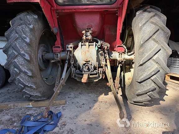 Traktor Massey Ferguson 135 + Tillbehör 7 of 27