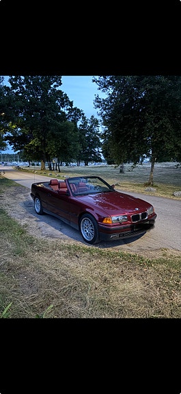BMW 328i 4 of 5