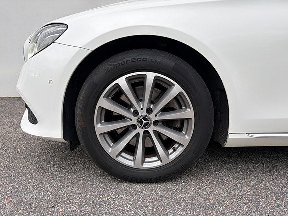 Mercedes-Benz E220 6 of 18