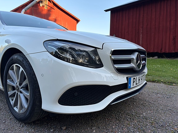 Mercedes-Benz E220 5 of 5