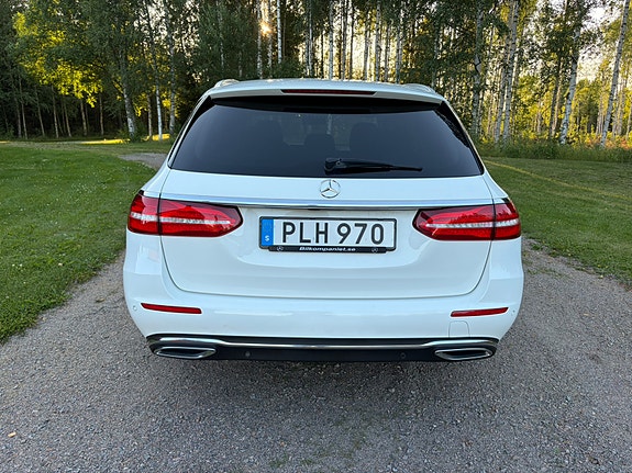 Mercedes-Benz E220 7 of 15
