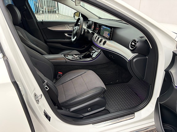 Mercedes-Benz E220 9 of 18