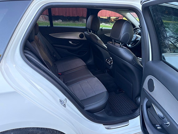 Mercedes-Benz E220 11 of 15