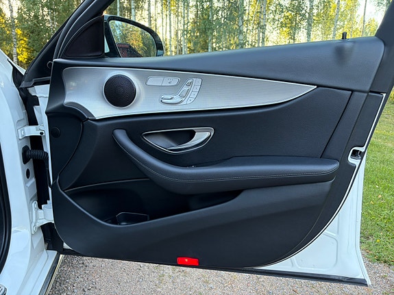 Mercedes-Benz E220 15 of 15