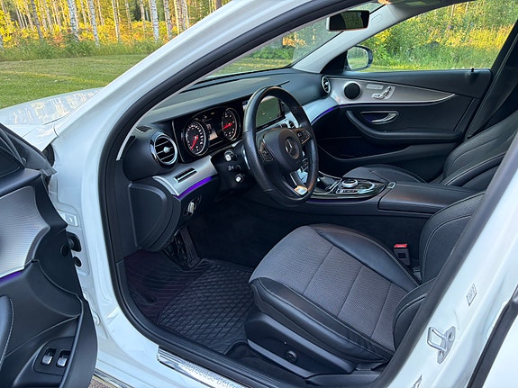 Mercedes-Benz E220 9 of 15