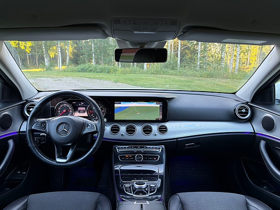 Mercedes-Benz E220 13 of 15