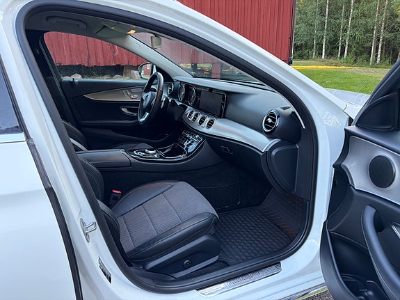 Mercedes-Benz E220 10 of 15