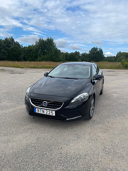 Volvo V40 3 of 5