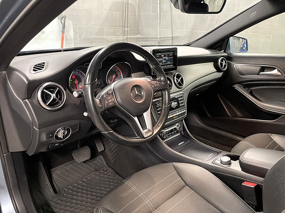 Mercedes-Benz GLA220 10 of 16