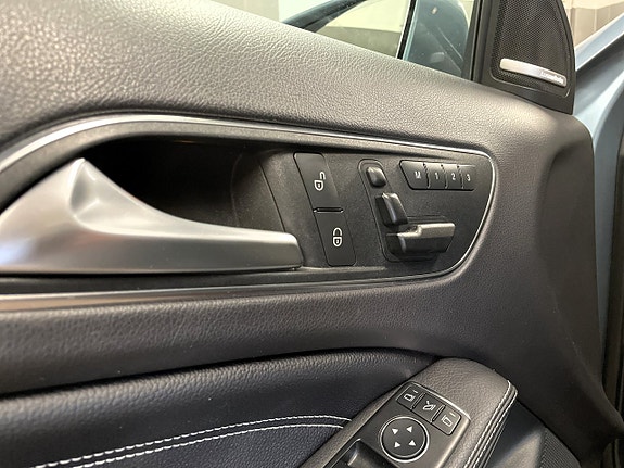 Mercedes-Benz GLA220 11 of 16