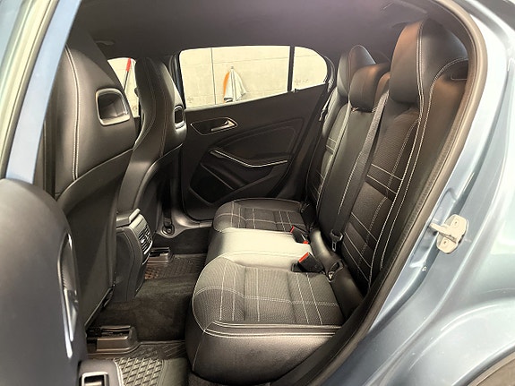 Mercedes-Benz GLA220 12 of 16