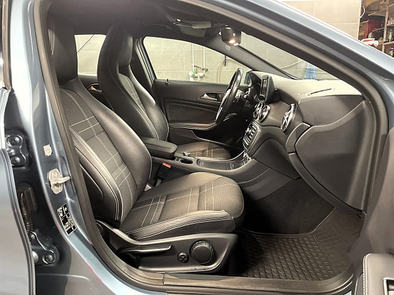 Mercedes-Benz GLA220 14 of 16
