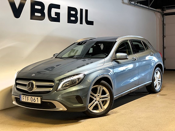 Mercedes-Benz GLA220 2 of 5