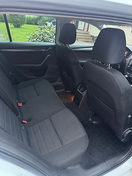 Skoda Octavia Scout 2 of 3