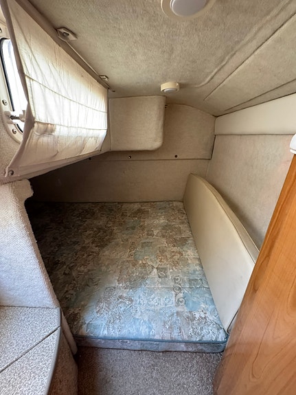 Bayliner 2655 Ciera Sunbridge 300 hk – Bravo III – Servad & sjösatt för säsongen 12 of 12