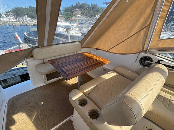 Bayliner 2655 Ciera Sunbridge 300 hk – Bravo III – Servad & sjösatt för säsongen 8 of 12