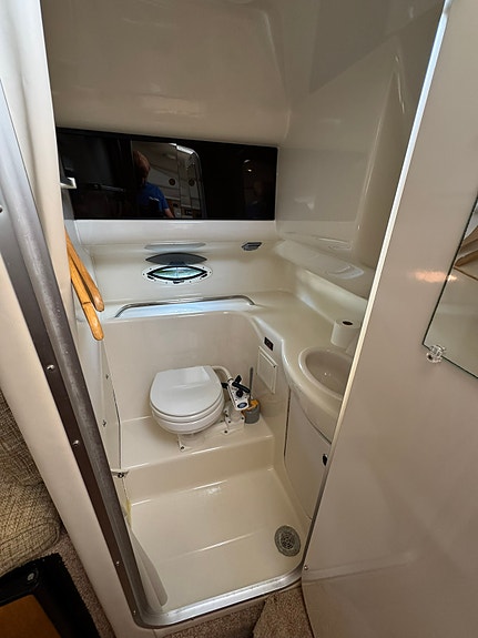 Bayliner 2655 Ciera Sunbridge 300 hk – Bravo III – Servad & sjösatt för säsongen 11 of 12