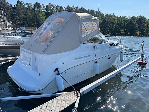 Bayliner 2655 Ciera Sunbridge 300 hk – Bravo III – Servad & sjösatt för säsongen 3 of 12