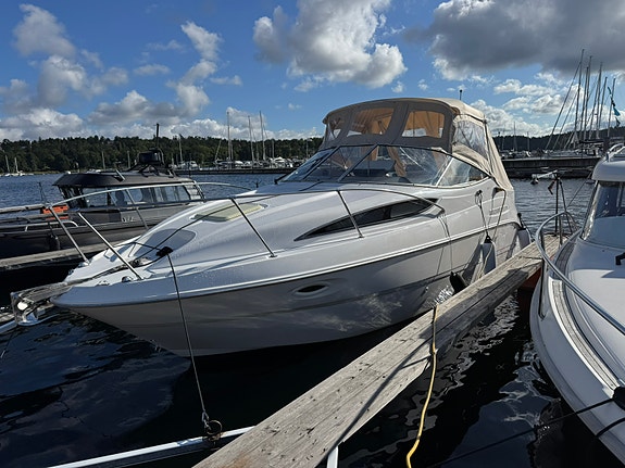 Bayliner 2655 Ciera Sunbridge 300 hk – Bravo III – Servad & sjösatt för säsongen 2 of 12
