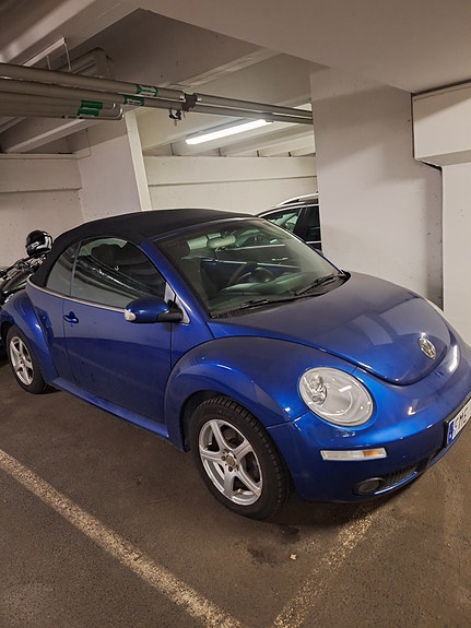 Volkswagen New Beetle 2 of 2
