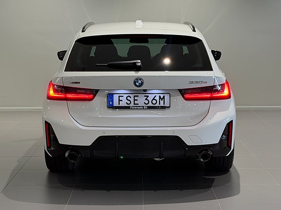 BMW 330e 4 of 5