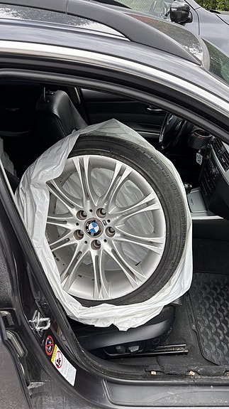 BMW 330Xi 6 of 9
