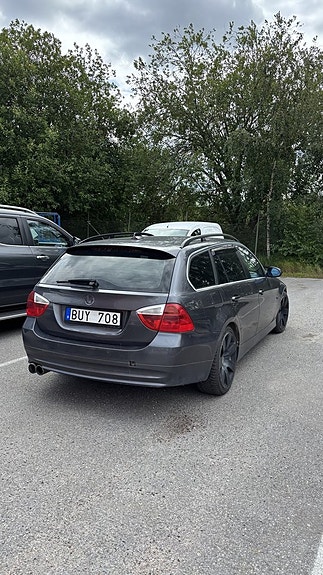 BMW 330Xi 3 of 9