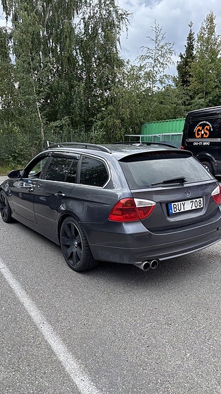 BMW 330Xi 4 of 9