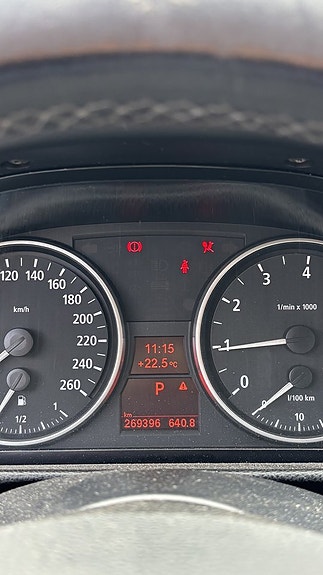 BMW 330Xi 7 of 9