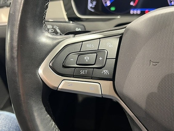Volkswagen Passat 10 of 17