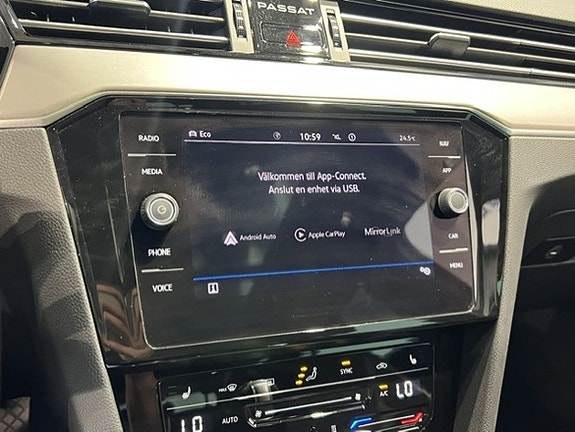 Volkswagen Passat 14 of 17