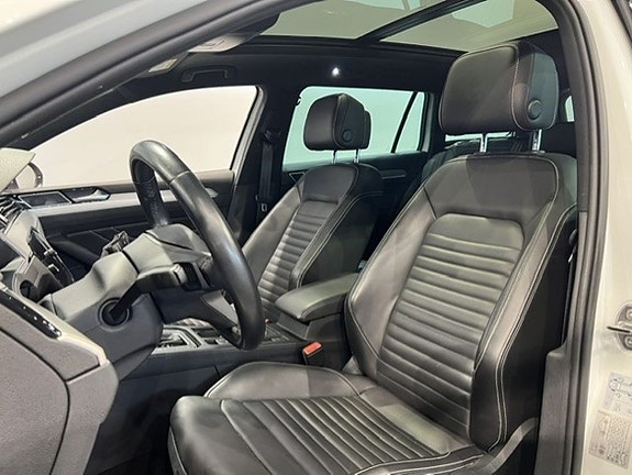 Volkswagen Passat 4 of 17