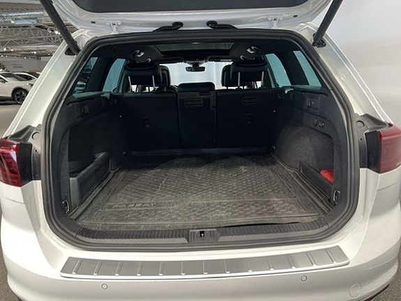 Volkswagen Passat 15 of 17