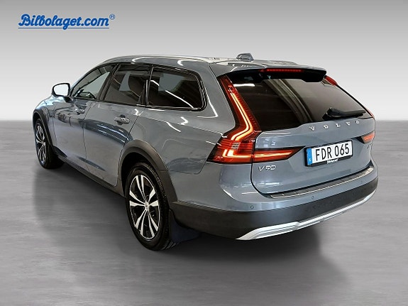 Volvo V90 Cross Country 3 of 5