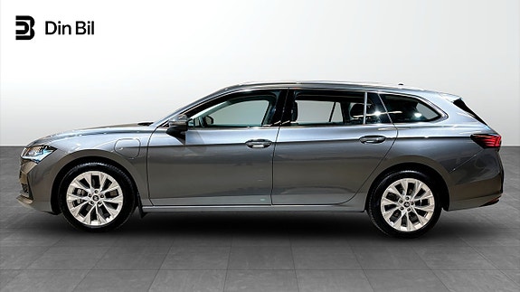 Skoda Superb 2 of 22