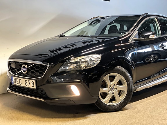 Volvo V40 Cross Country 3 of 5